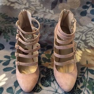 VINCE  CAMUTO Shoes size 8